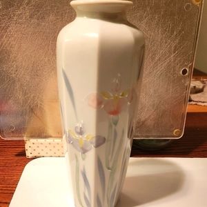 Floral Lite hand painted vintage flowered pastel‎ vase made in Otagiri Japan